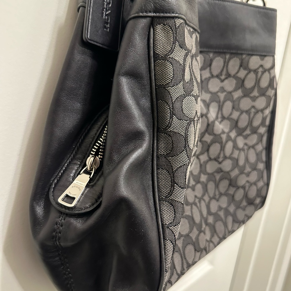Coach Lexi Purse F58712 | Coach handbag | Coach black logo shoulder bag - Picture 4 of 12